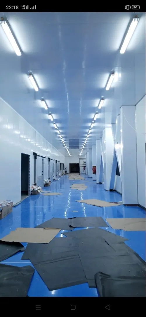 Installation électricité industrielle et cablage les armoires tirage de câble travail professionnel