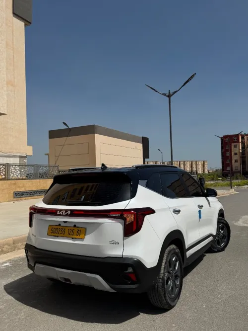 Kia Seltos 2025 Luxury tout options