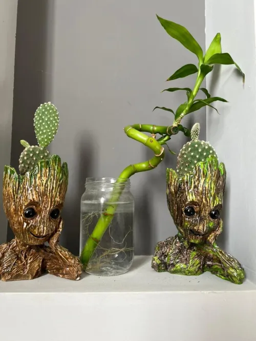 Groot figurine sculpture porte plante 