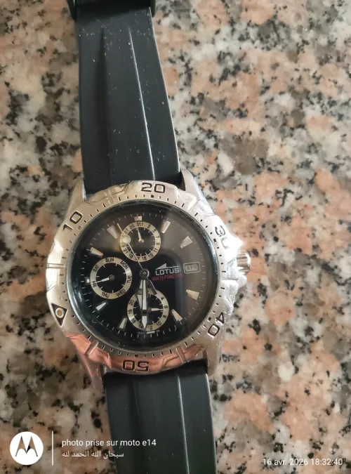 montre LOTUS NOIR
