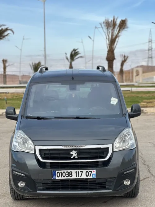 Peugeot Partner 2017 Tepee Allure 