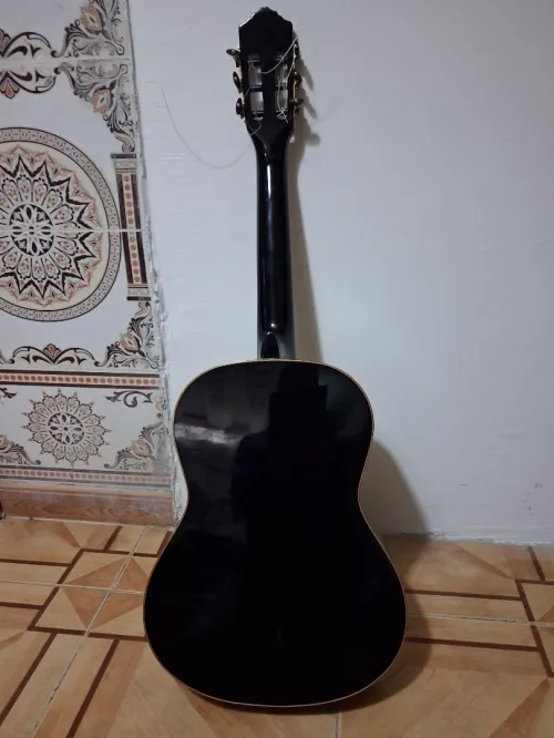 Guitare classic de marque " Ortega"