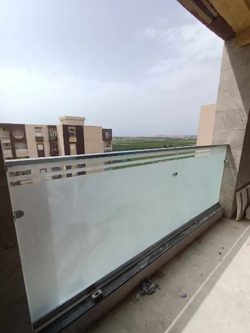 0778Rampe d'escalier en inox et garde corpe en verre trempé et cabine de douche en verre trempé