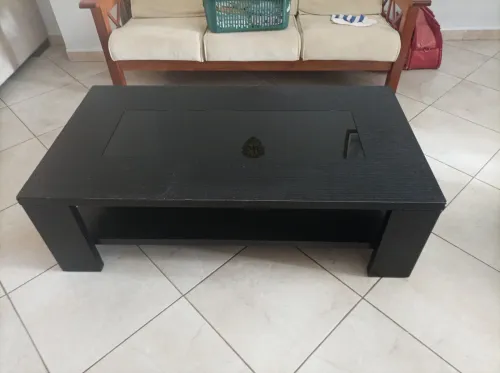 Table basse et bahut 