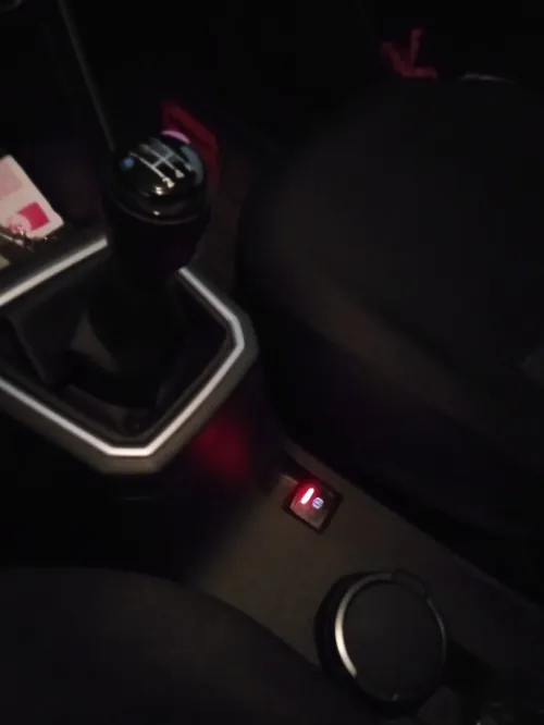 Dacia Logan 2025 Habta m frnaca mazal Andi matricule w double dossier Lmjmoula kamel