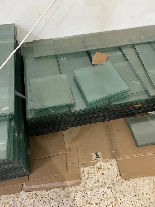 Étagère en verre