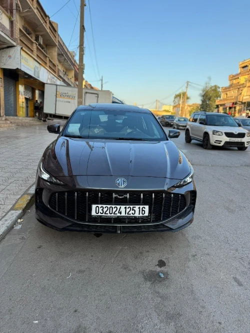 MG MG5 2025 Luxury – Toit ouvrant, boîte auto.