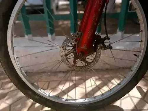 Vélo avec amortisseur