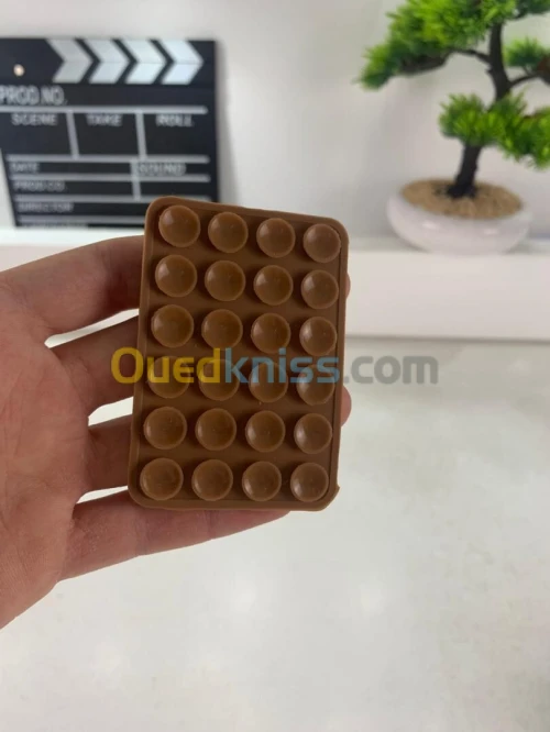 Support de téléphone Mains Libre à Ventouse  حامل هاتف قابل للتثبيت بسهولة