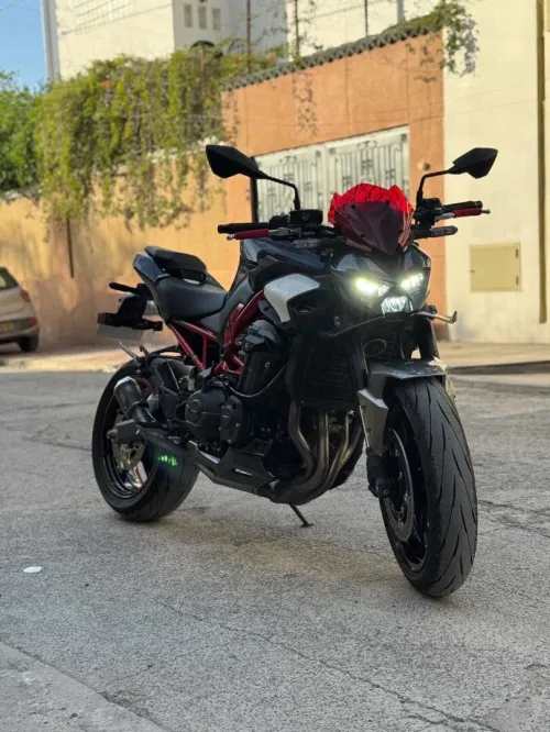 Kawazaki Z900 2025