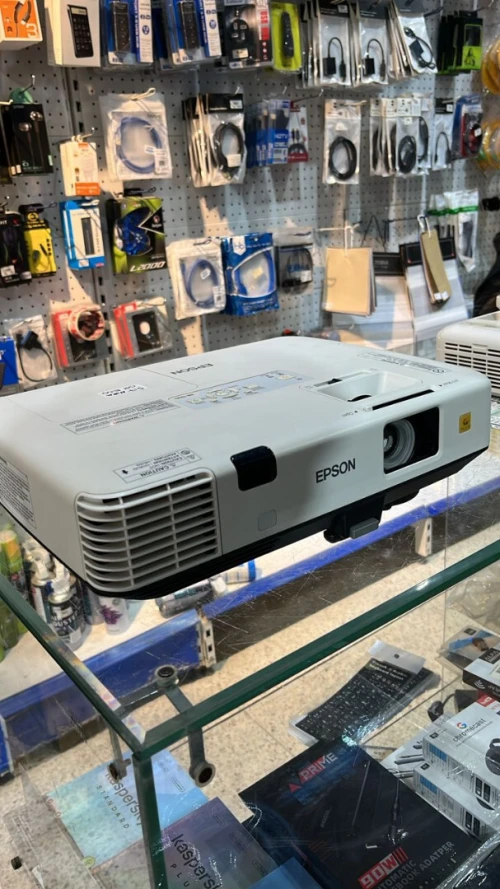 Datashow Epson EB-1930 , 517 heures d'utilisation