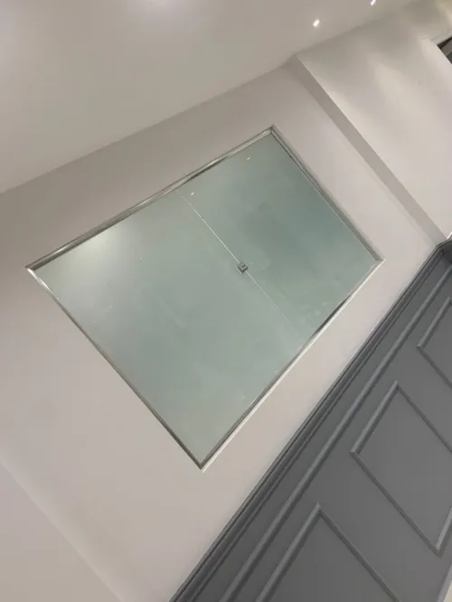 Vitrine en verre trempé 