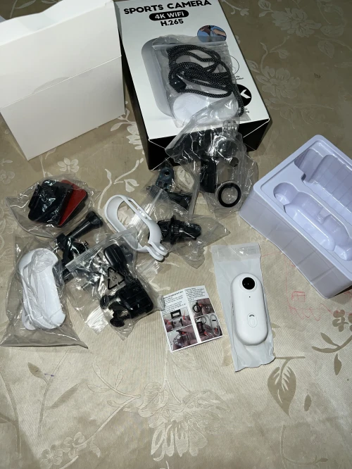 للبيع: كاميرا رياضية 4K UHD Pro جديدة (Action Cam) مع كل ليزاكسيسوار (30 متر تحت الماء)