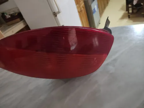 2 feux arrière Peugeot 206 gauche et droite original neufs jamais utilisés