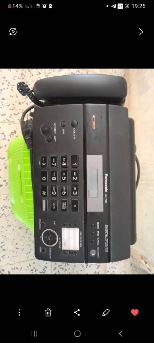 الجهاز هو فاكس باناسونيك من السلسلة KX، وتحديداً الطراز KX-FT988. LCD