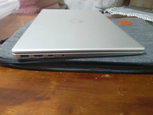 HP laptop 14 i3 N305 (12éme gènèration) 8GB 256SSD 14"FHD très BON ETAT