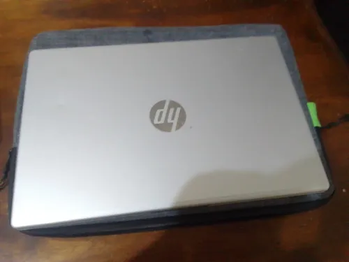 HP laptop 14 i3 N305 (12éme gènèration) 8GB 256SSD 14"FHD très BON ETAT