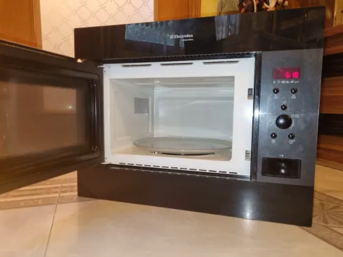 Non Fonctionnel Micro-Ondes Encastrable 26L Electrolux
