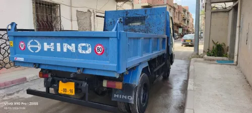 TOYOTA HiNO 611 à benne 2012