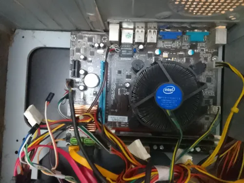 Pc de bureau chebab Ram 4G stockage 500G , les bafe