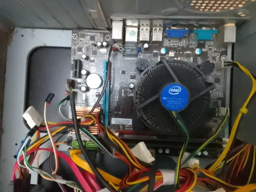 Pc de bureau chebab Ram 4G stockage 500G , les bafe