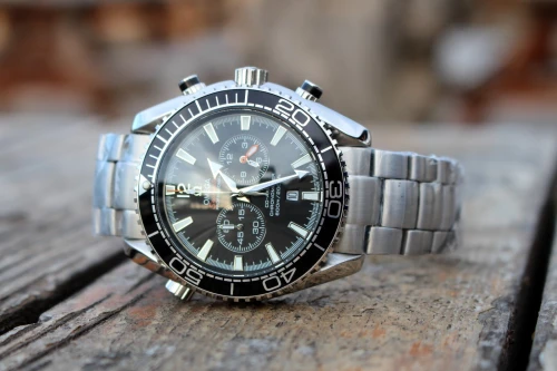 SOLDES / PROMOTIONS: Montres OMEGA Seamaster Planet Ocean