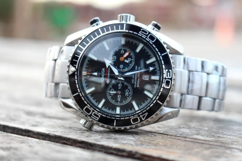 SOLDES / PROMOTIONS: Montres OMEGA Seamaster Planet Ocean