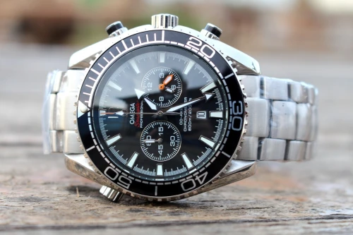 SOLDES / PROMOTIONS: Montres OMEGA Seamaster Planet Ocean