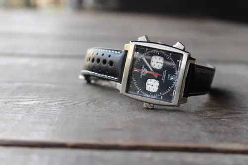 Montres homme TAG HEUER Monaco Noire 
