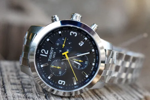 Montres pour hommes TISSOT PRC 200 Nouveau modèle Noire/Jaune