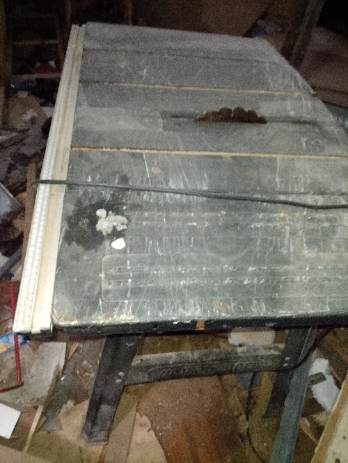 Scie circulaire a table bois