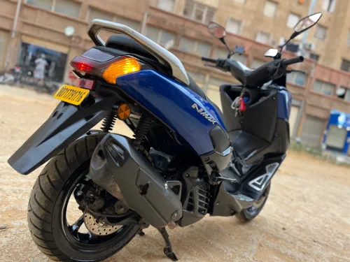 YAMAHA NMAX 