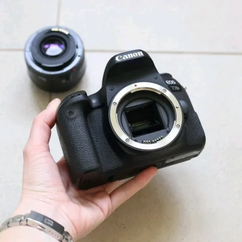 Canon 77d 2.5k click