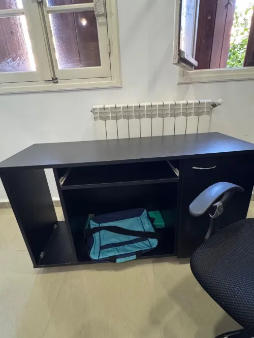 Bureau pour ordinateur plus une chaise 