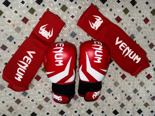 Gants de boxe + Protège tibia