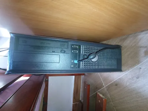 حاسوب مع شاشة و كيبورد و فأرة بسعر ممتاز للعمل و الدراسة اللعب