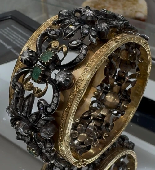 Bracelet ancien or diamants émeraudes