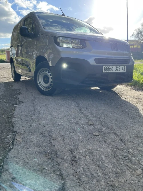 Fiat Doblo 2025 3 places
