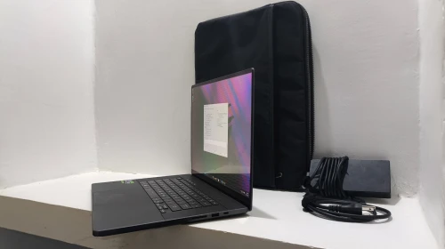 ASUS ROG Zephyrus G16| Core Ultra 9 185H | RTX 4070 | OLED 240Hz | État 10/10