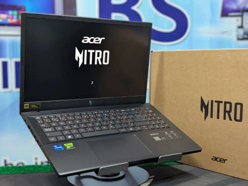 ACER NITRO V15 I7 13620H 16GO RAM 1TO SSD 15.7 FHD 180Hz RTX 5060 08GO JAMAIS UTILISÉ