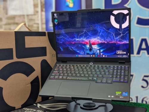 Lenovo Legion 5 15IRX10 i7 13650HX 24Go DDR5 1To SSD RTX 5050 8Go GDDR7 OLED 165 Hz JAMAIS UTILISE