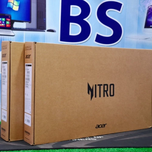ACER NITRO V16S CORE 7 240H 16GO RAM 1TOSSD 16" FHD+ 180HZ RTX 5060 08GO JAMAIS UTILISÉ