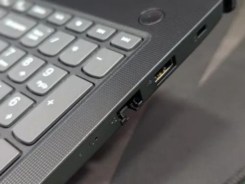 Lenovo V15 G4 i5 13420H 16GO RAM 512SSD 15.6 FHD JAMAIS UTILISÉ SOUS EMBALLAGE 