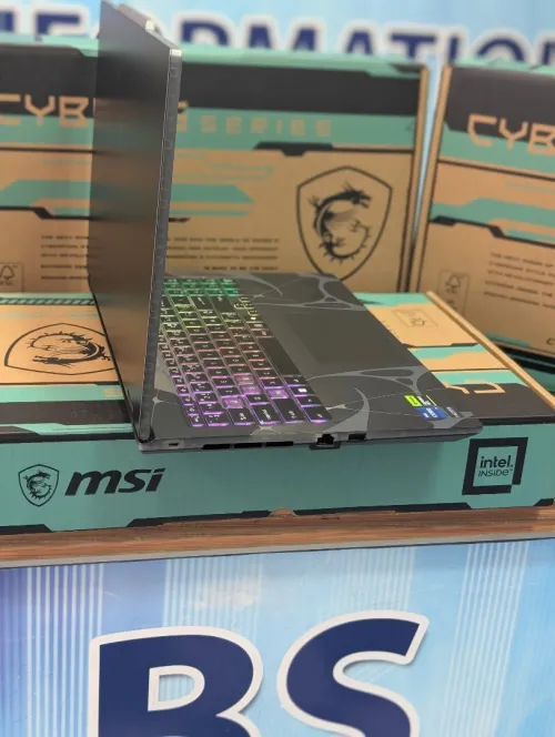 MSI CYBORG 15 / i7 13620H / RTX 5060 8GB / 16GB DDR5 / 512 GB SSD NVME/ ÉCRAN 15,6'' FHD IPS 144HZ