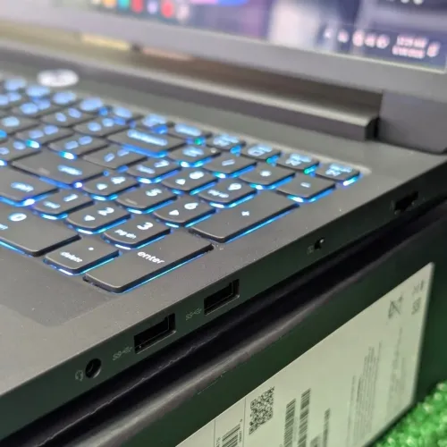LENOVO LEGION PRO7  Intel core ULTRA 9. 32 GB 2TB RTX 5070 12GB écran 16 2k OLED jamais utilisé sous emballage