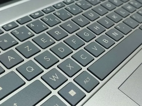 HP LAPTOP 15 AMD RYZEN 7 7730U 16GO RAM 1TOSSD 15.6 FHD JAMAIS UTILISÉ SOUS EMBALLAGE 