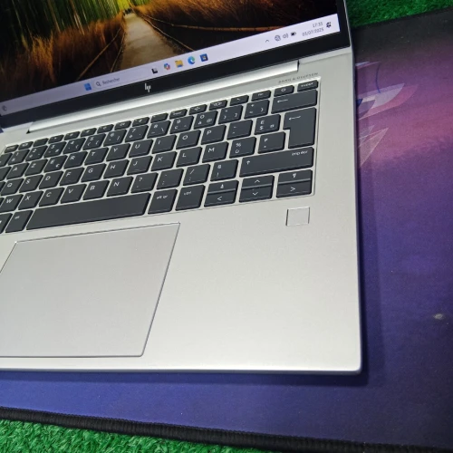 HP elitebook 845 G9 AMD Ryzen 5 6650U RAM 16GB 256SSD écran 14 full HD 