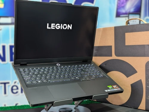 Lenovo Legion Pro 5 16 Ryzen 9 8940HX 32Go DDR5 1To SSD RTX 5070 8Go GDDR7 16" 240 Hz JAMAIS UTILISE