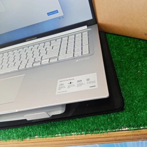 Asus vivobook 17 i7 1355U RAM 16GB 512SSD écran 17.3 Full HD jamais utilisé sous emballage 