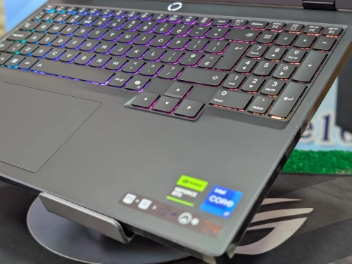 Lenovo Legion 5 15IRX10 i7 13650HX 24Go DDR5 1To SSD RTX 5050 8Go GDDR7 OLED 165 Hz JAMAIS UTILISE
